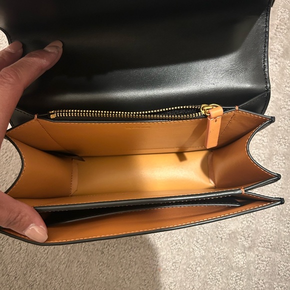 Quince Italian leather box shoulder bag - Picture 8 of 11